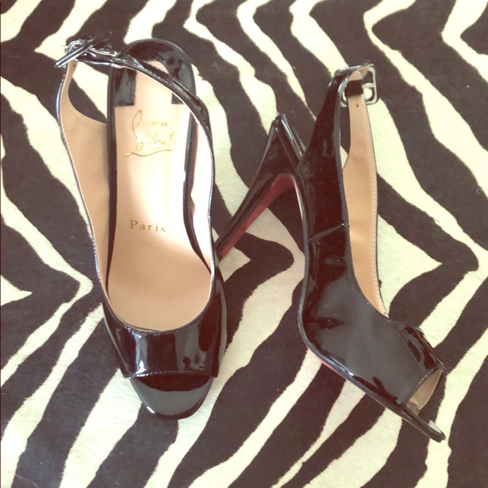 Red bottom shoes 👠 brand new never worn